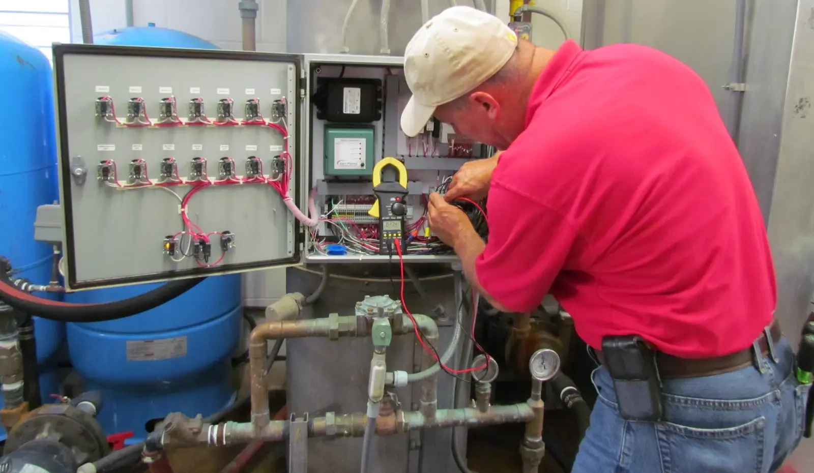 electrician in Bee Cave working on Panel Upgrade